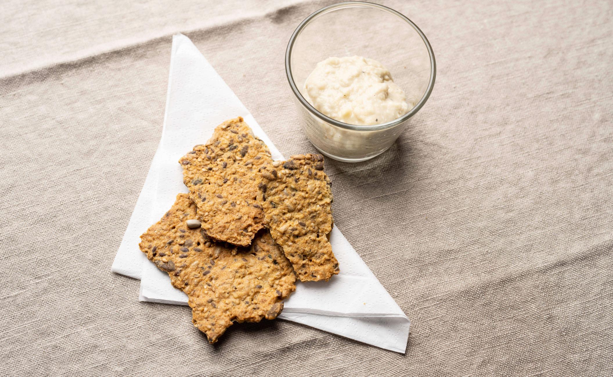 Aniskiks med rygeostcreme og hvide bønner