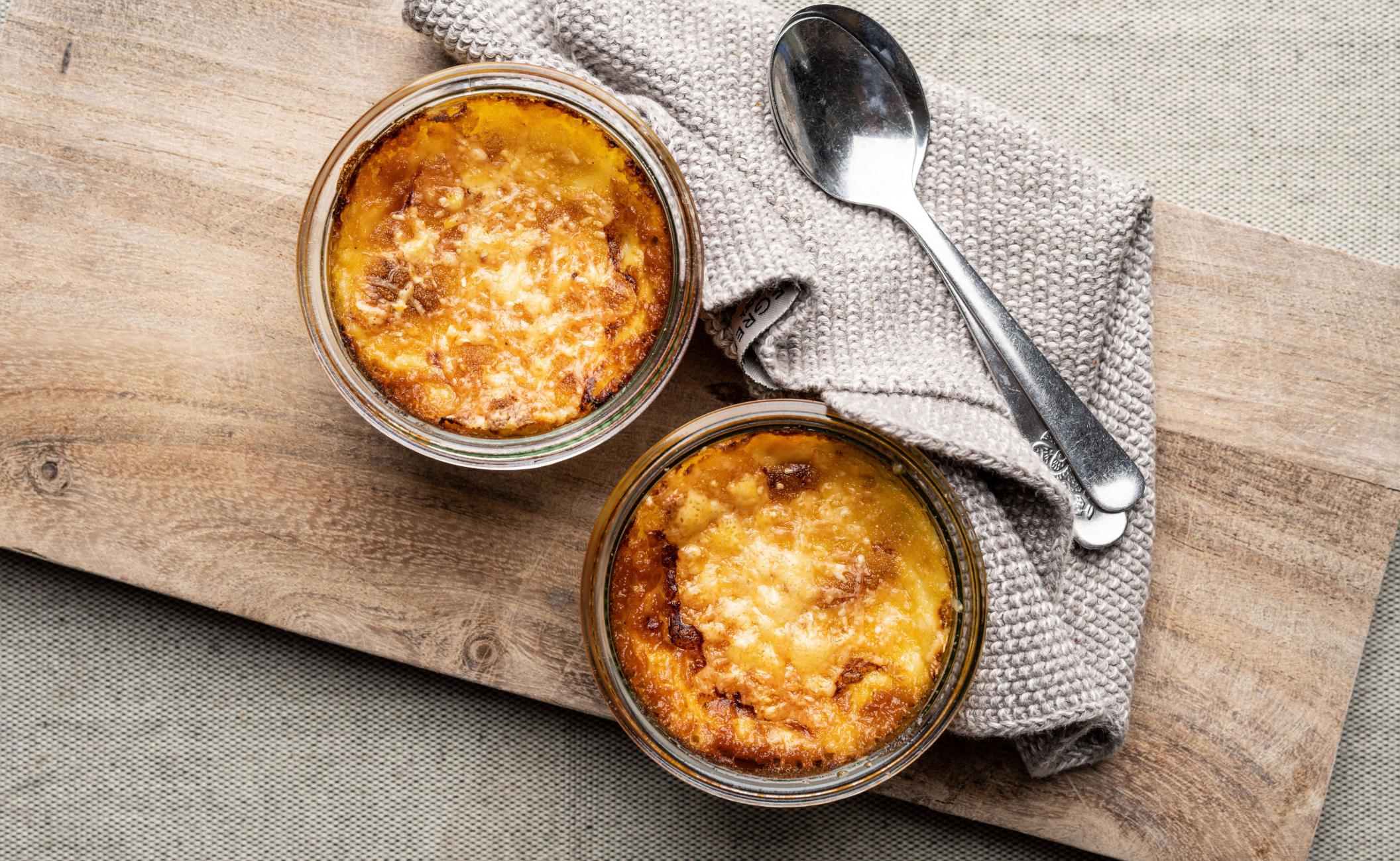 Sherpards pie med hakket kalkun, linser og tomat gratineret med ost og rasp