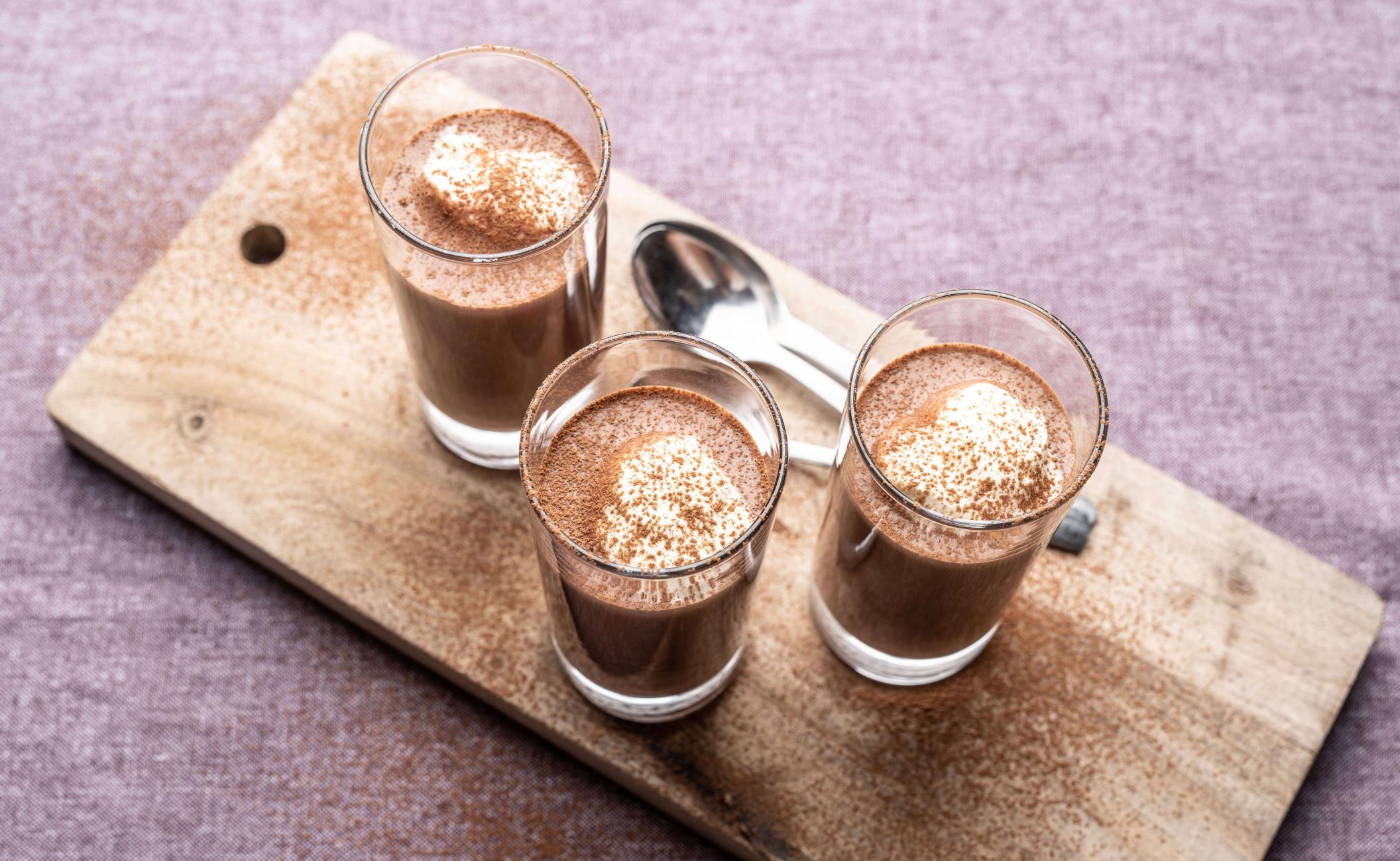 Proteindrik med chokolademælk, æggeblommer og skyr