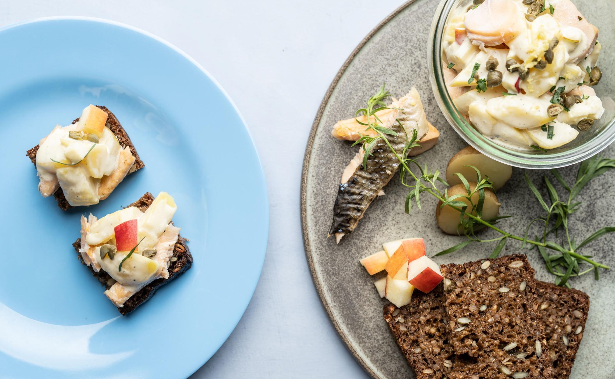 Laksesalat med kartoffel, æble, kapers og estragon