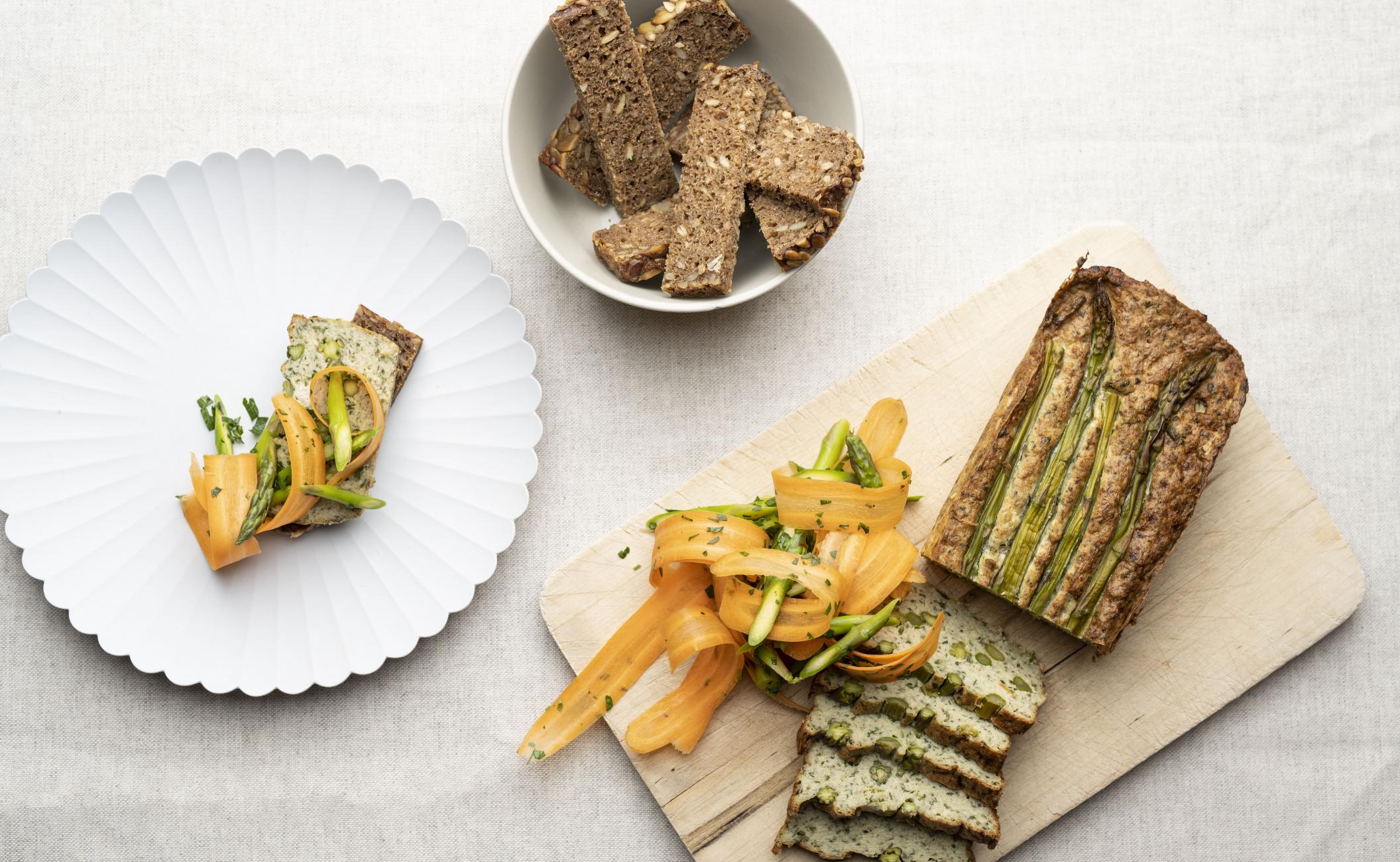 Farsbrød af kylling, asparges, rosmarin og persille