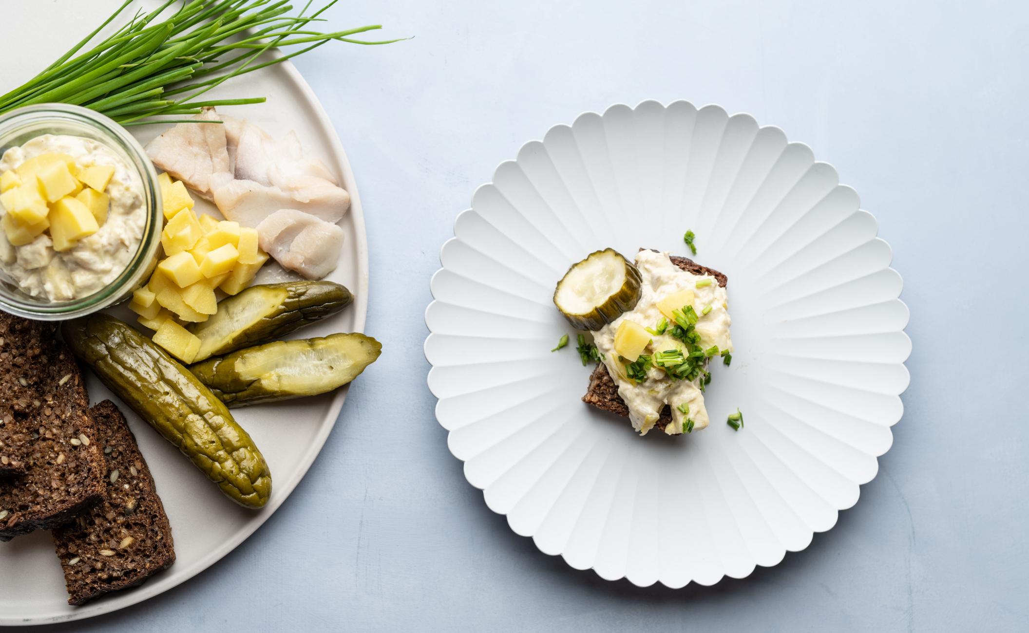 Hvid fiskesalat med kartoffel, hvidløg, dild og citron