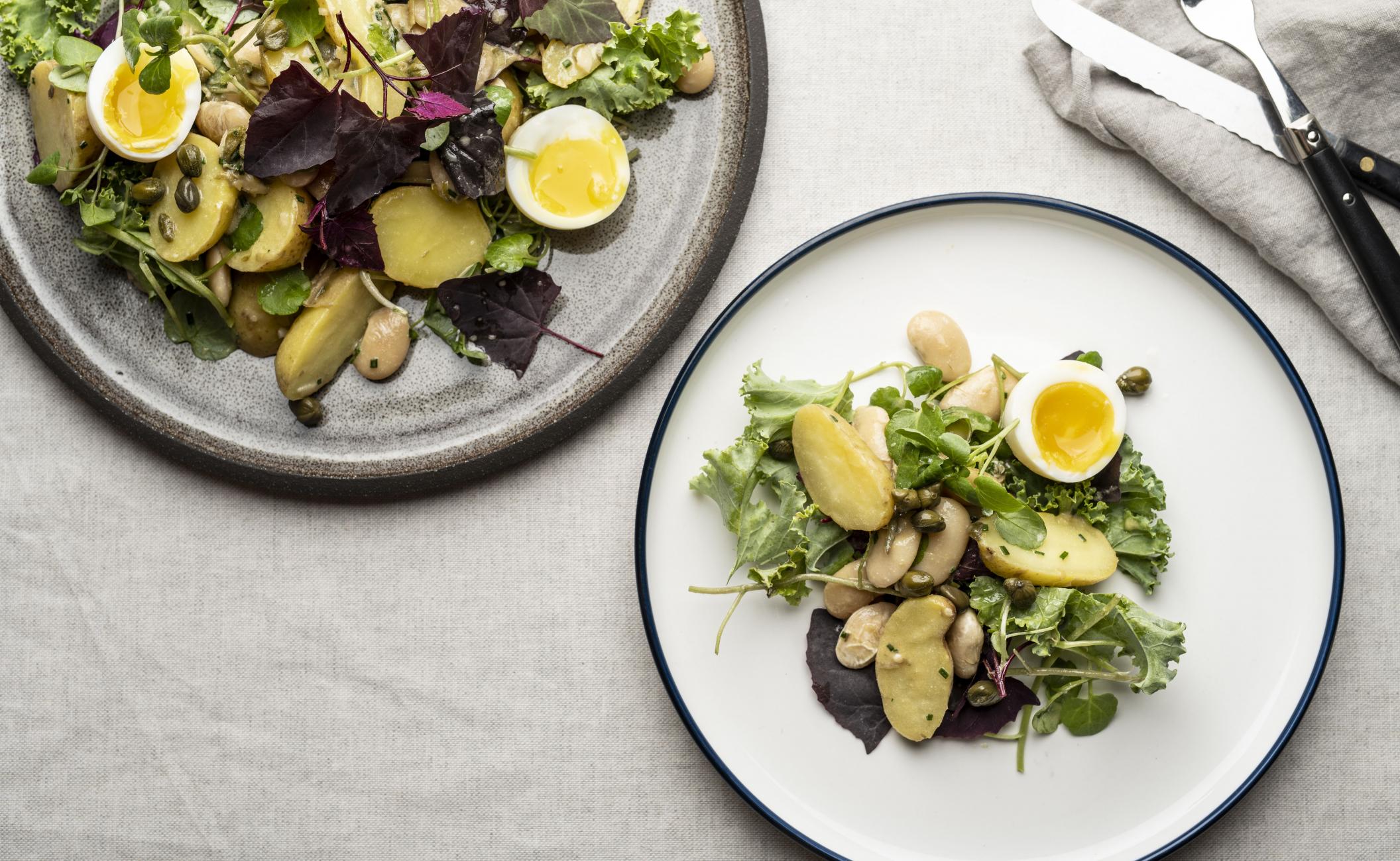 Nye kartofler med butter beans, blødkogt æg og sennepsvinaigrette