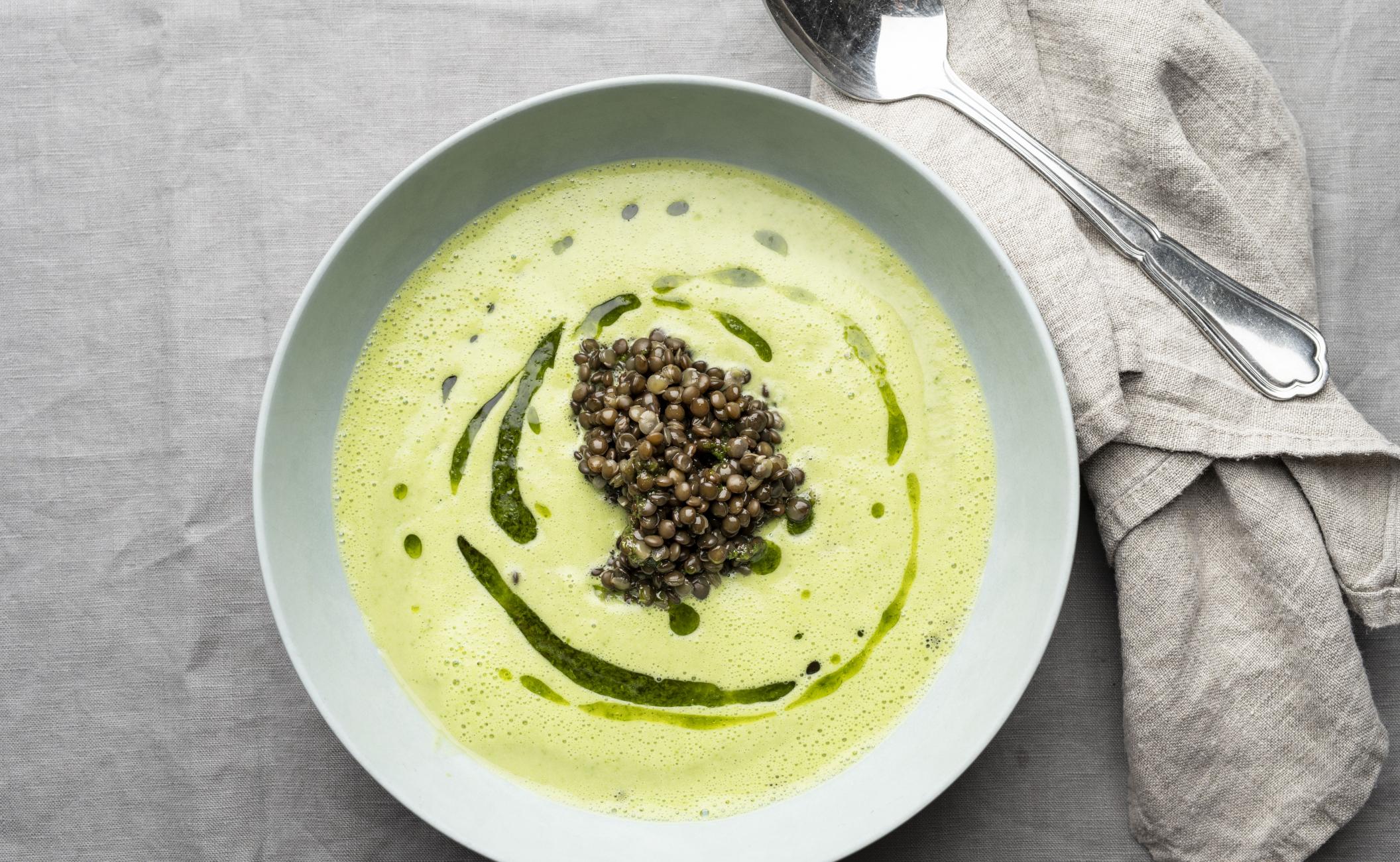 Blomkålssuppe med puylinser, spinat og fennikelfrø