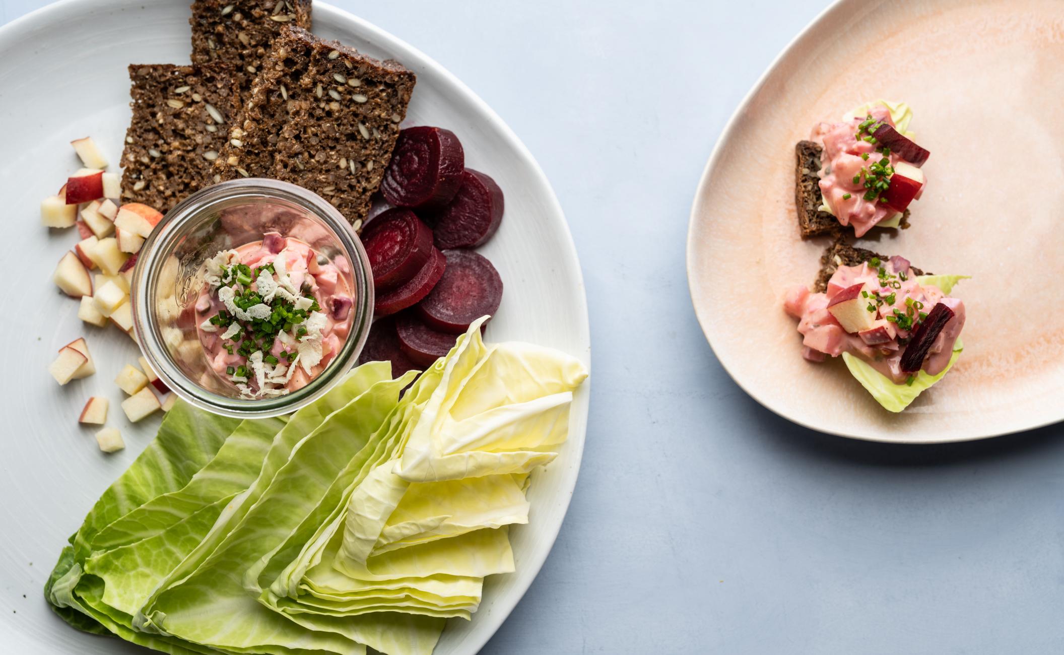 Russisk-inspireret salat med æg og kartofler