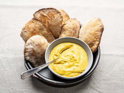 Quinoafladbrød med græskar-bønnespread 