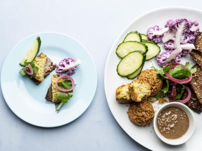 Persille-falafel med tahin og agurk