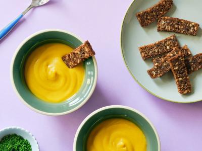 Cremet gulærtesuppe med gurkemeje