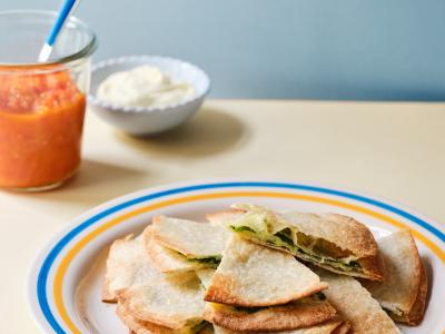 Quesadilla med ost, spinat og tomatsalsa