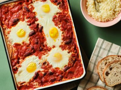 Shakshuka med kidneybønner og couscous