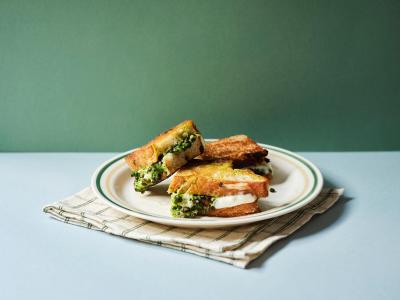 Grillet sandwich med linsepesto og ost