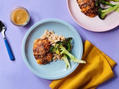 Ovnstegt fisk med miso, soya og broccoli med gomadressing